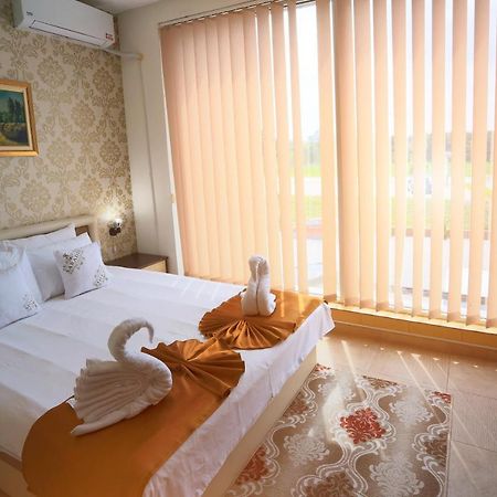 Kruševac Garni Hotel Saradis מראה חיצוני תמונה