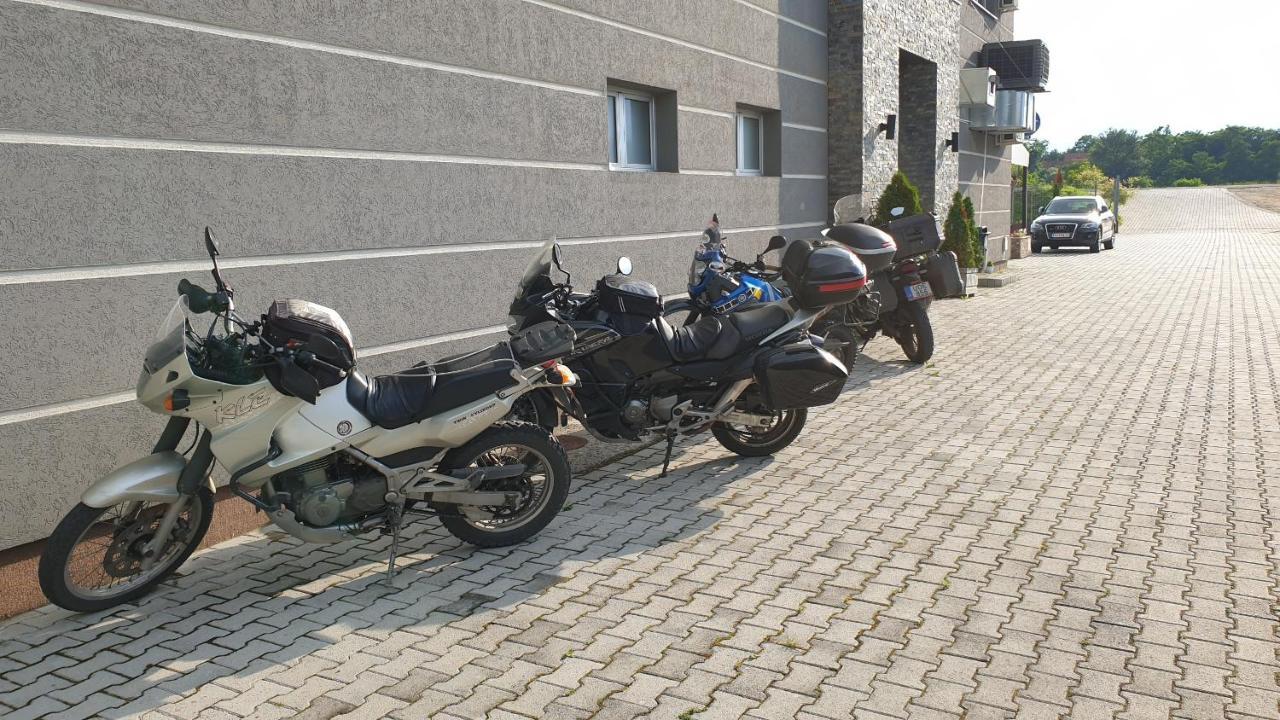 Kruševac Garni Hotel Saradis מראה חיצוני תמונה