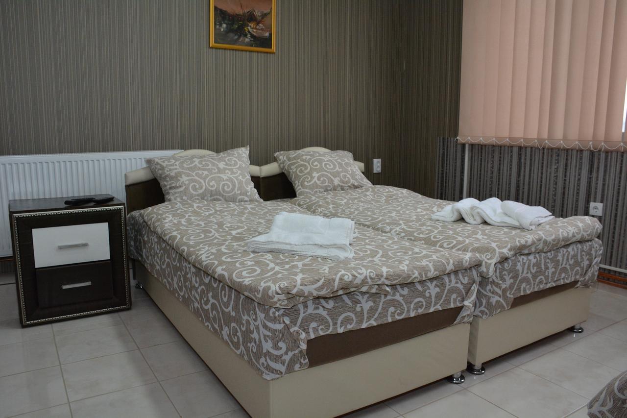 Kruševac Garni Hotel Saradis מראה חיצוני תמונה