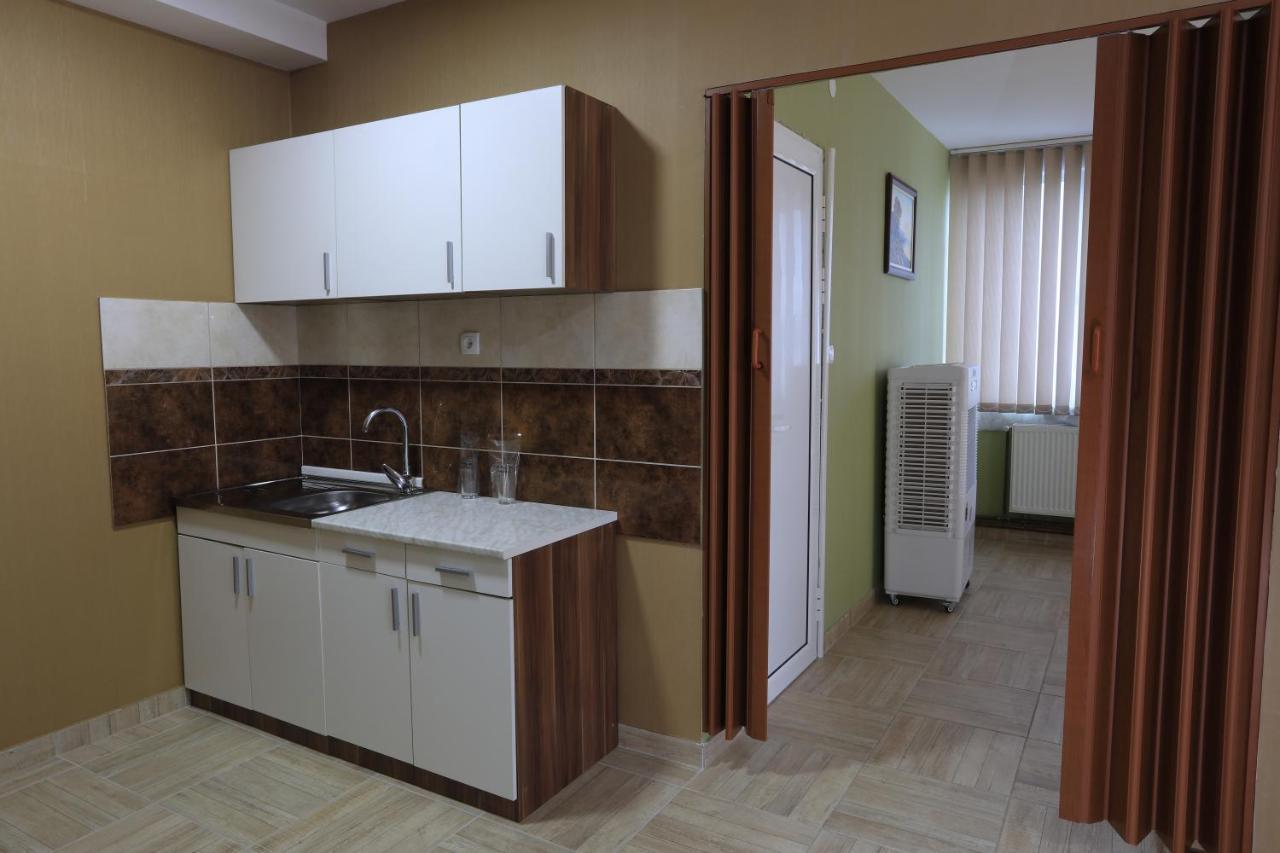 Kruševac Garni Hotel Saradis מראה חיצוני תמונה